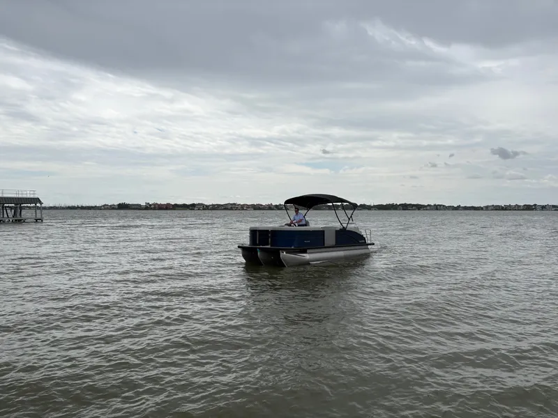 Slide: The Image of Harris Cruiser 230 2025 - 22