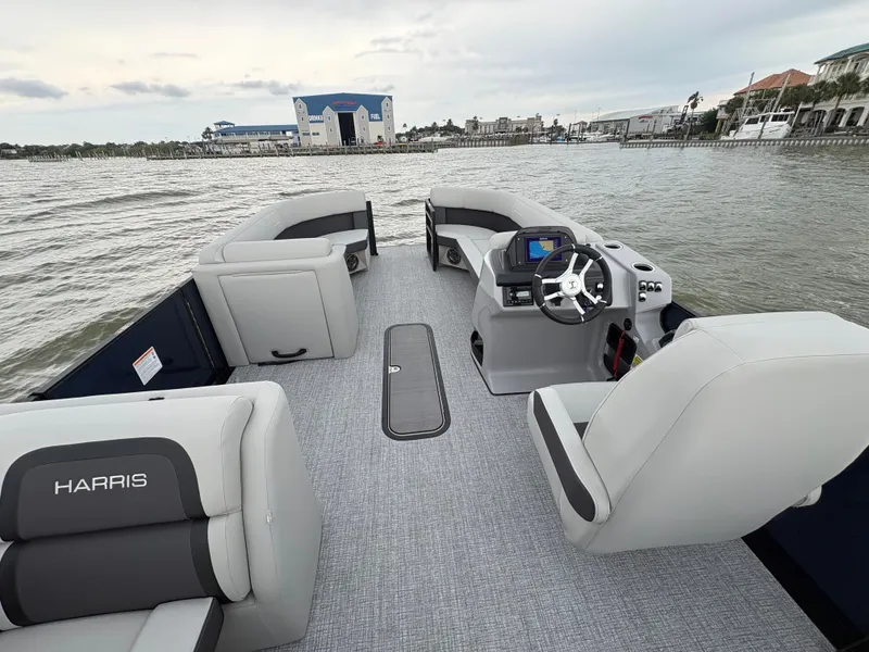 Slide: The Image of Harris Cruiser 230 2025 - 28