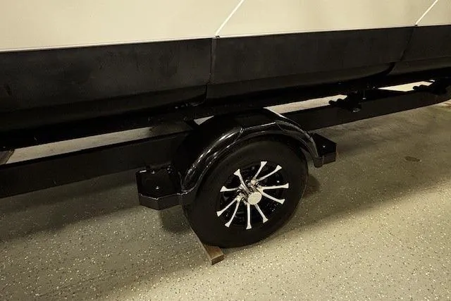 Slide: The Image of Trailer wheel of 2022 Sea-Doo Switch Cruise 21 on display. - 31