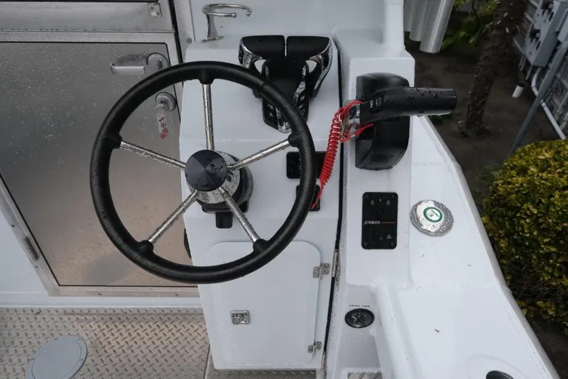 Slide: The Image of Steering console of 2024 Hewescraft 270 Pacific Explorer ET Hardtop boat. - 8