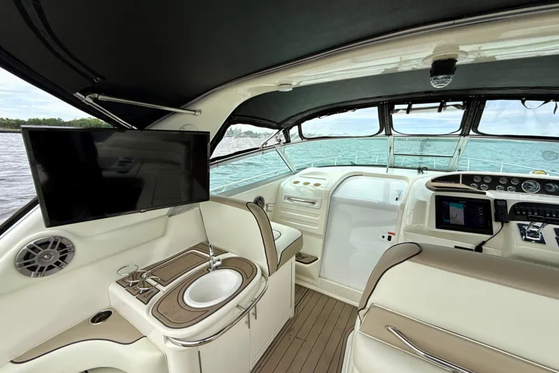 Slide: The Image of Interior of a 1995 Sea Ray Sundancer 370 yacht with modern amenities and ocean view. - 6