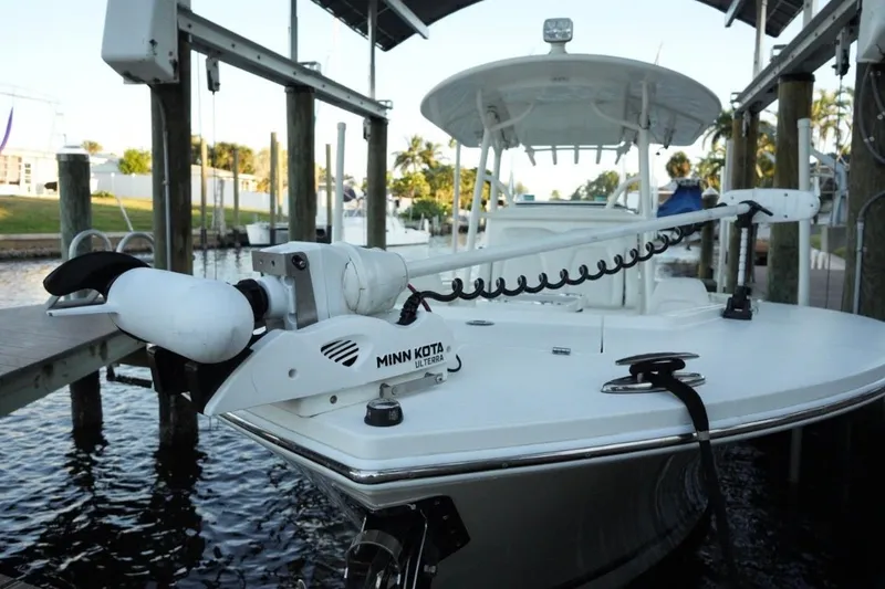 Slide: The Image of 2018 Regulator 28 boat with Minn Kota trolling motor at dock. - 30
