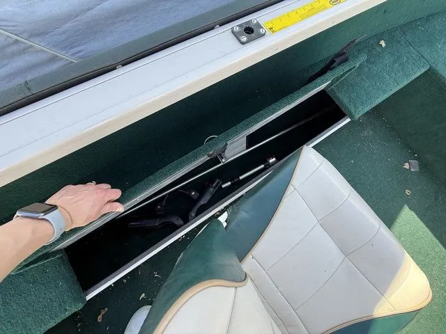 Slide: The Image of Crestliner Fish Hawk 1650 1998 - 10