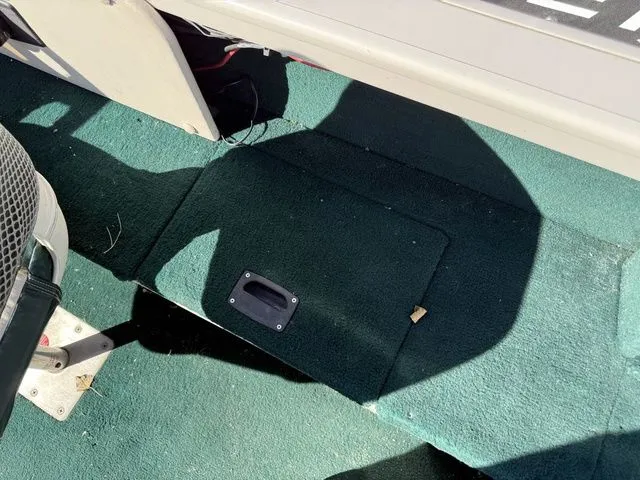 Slide: The Image of Crestliner Fish Hawk 1650 1998 - 12