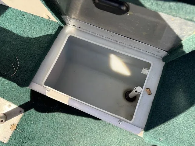 Slide: The Image of Crestliner Fish Hawk 1650 1998 - 13