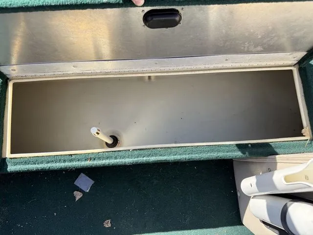 Slide: The Image of Crestliner Fish Hawk 1650 1998 - 19