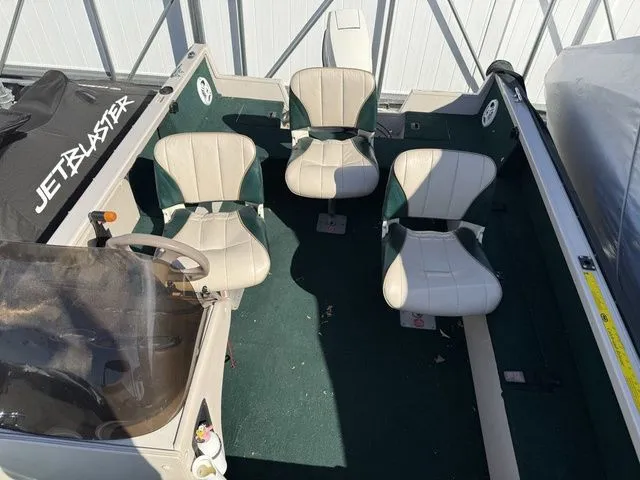 Slide: The Image of Crestliner Fish Hawk 1650 1998 - 17