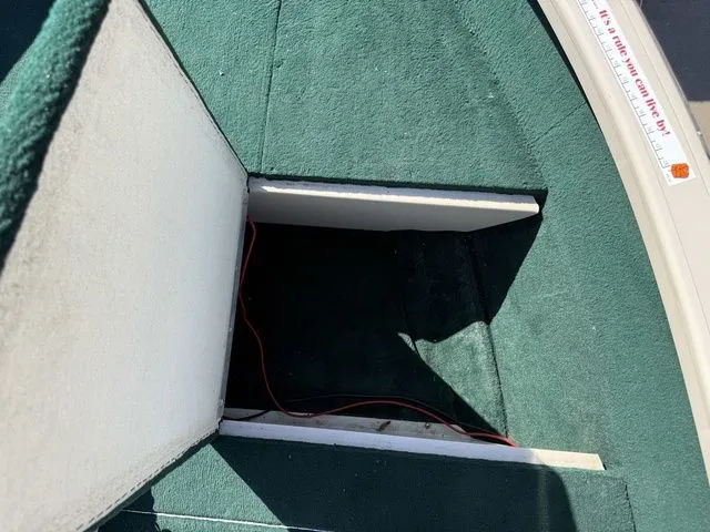 Slide: The Image of Crestliner Fish Hawk 1650 1998 - 21