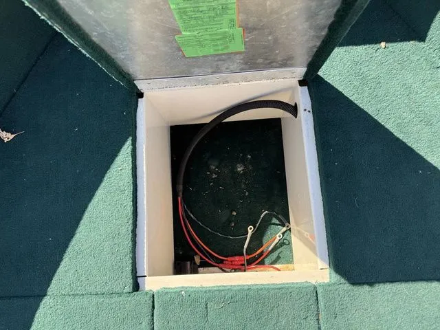 Slide: The Image of Crestliner Fish Hawk 1650 1998 - 22