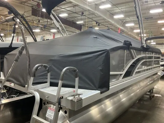 Slide: The Image of Bennington S Swingback 22 SSB Tritoon 2026 - 19