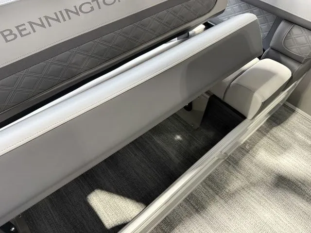 Slide: The Image of Bennington S Swingback 22 SSB Tritoon 2026 - 21