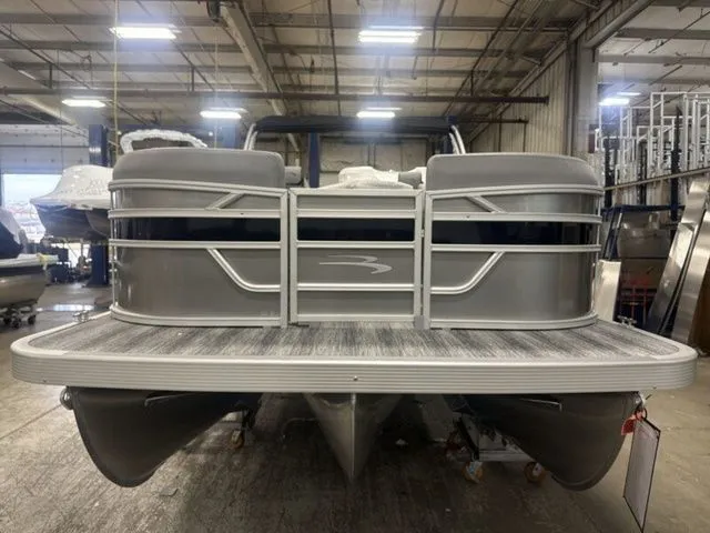 Slide: The Image of Bennington S Swingback 22 SSB Tritoon 2026 - 3