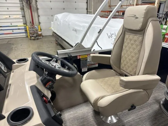 Slide: The Image of Bennington S Swingback 22 SSB Tritoon 2026 - 10