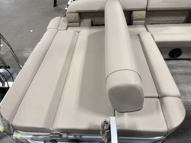 Slide: The Image of Bennington S Swingback 22 SSB Tritoon 2026 - 16