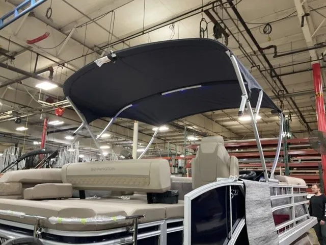 Slide: The Image of Bennington S Swingback 22 SSB Tritoon 2026 - 17