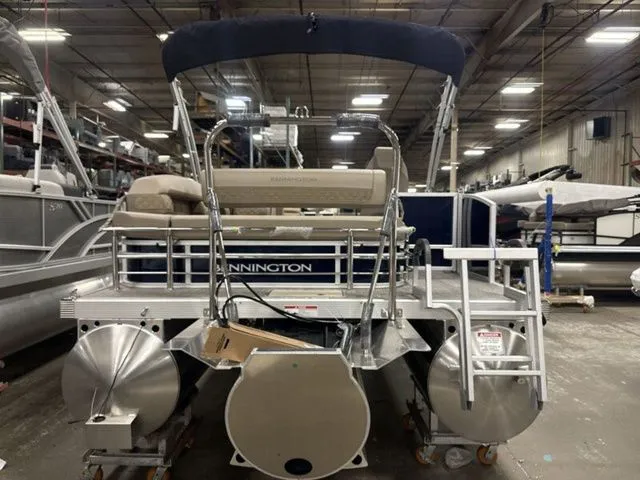 Slide: The Image of Bennington S Swingback 22 SSB Tritoon 2026 - 6