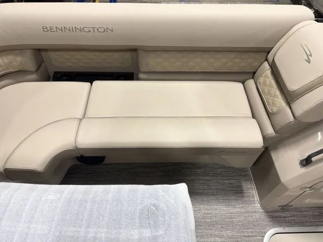 Slide: The Image of Bennington S Swingback 22 SSB Tritoon 2026 - 9