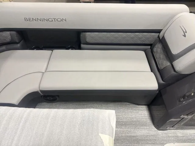 Slide: The Image of Bennington S Swingback 22 SSB Tritoon 2026 - 10