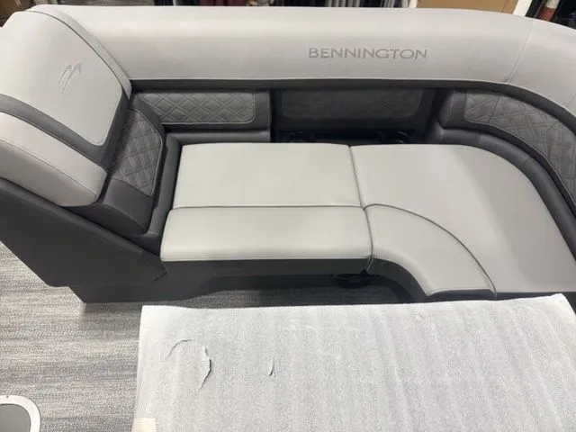 Slide: The Image of Bennington S Swingback 22 SSB Tritoon 2026 - 9