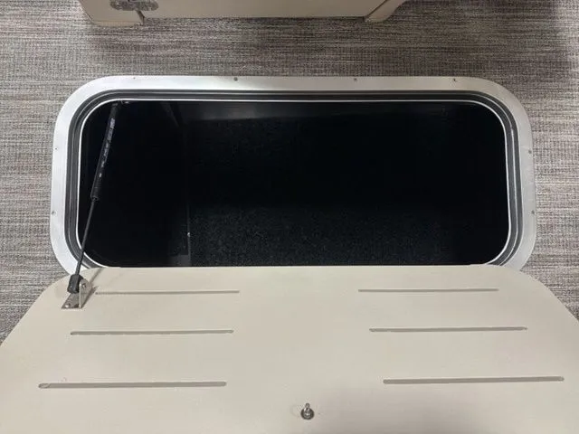 Slide: The Image of Bennington S Swingback 22 SSB Tritoon 2026 - 13