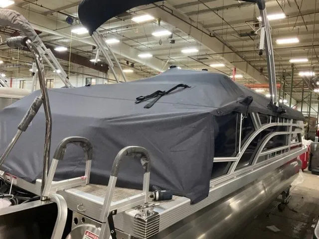 Slide: The Image of Bennington S Swingback 22 SSB Tritoon 2026 - 19