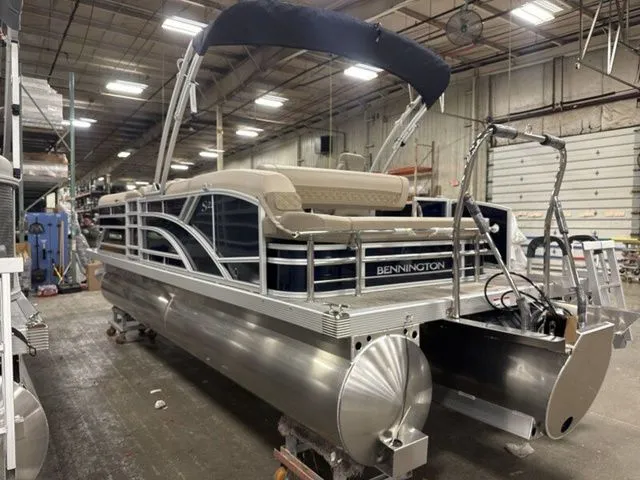 Slide: The Image of Bennington S Swingback 22 SSB Tritoon 2026 - 5