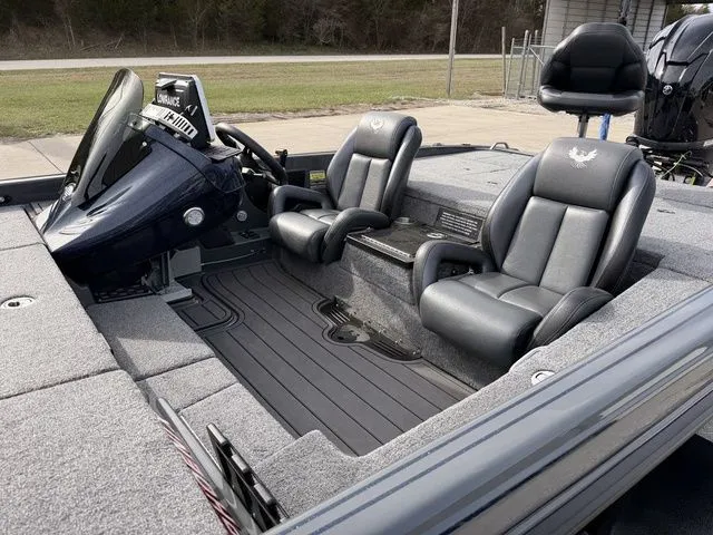 Slide: The Image of Phoenix Bass Boat 920 Elite 2025 - 15