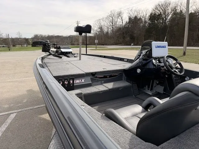 Slide: The Image of Phoenix Bass Boat 920 Elite 2025 - 17