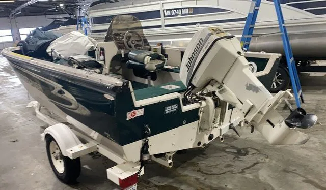 Slide: The Image of 1998 Crestliner Fish Hawk 1650 boat with Johnson outboard motor. - 4