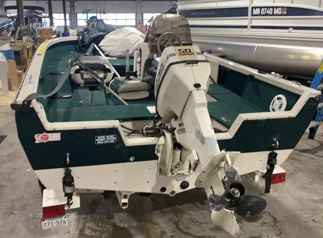 Slide: The Image of 1998 Crestliner Fish Hawk 1650 boat with outboard motor. - 5