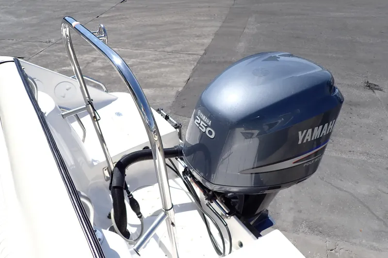 Slide: The Image of 2006 Robalo R220 Center Console with Yamaha 250 outboard motor. - 14