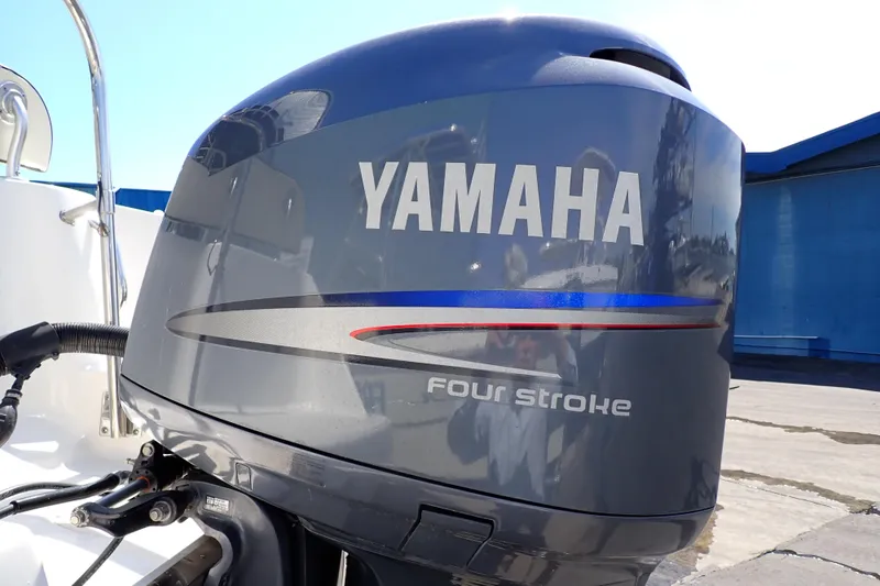 Slide: The Image of Yamaha four-stroke engine on 2006 Robalo R220 Center Console boat. - 59