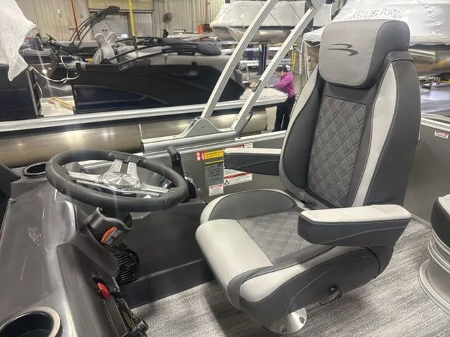 Slide: The Image of Bennington S Swingback 22 SSB Tritoon 2026 - 11