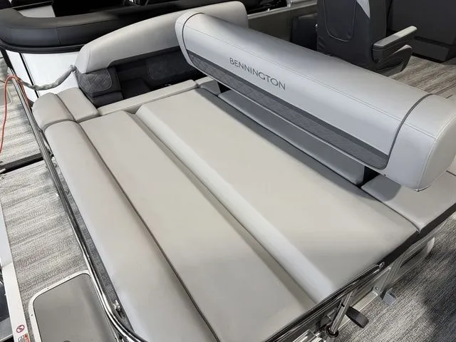 Slide: The Image of Bennington S Swingback 22 SSB Tritoon 2026 - 22