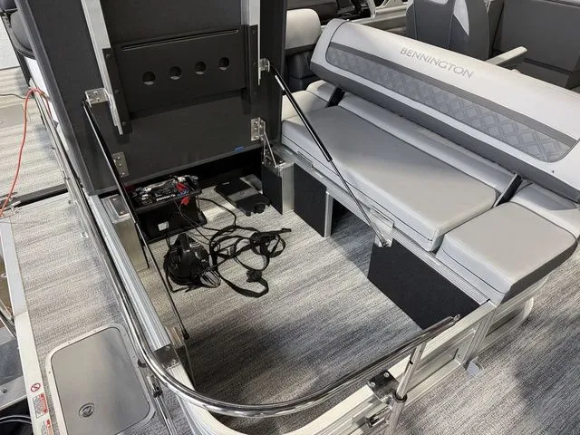 Slide: The Image of Bennington S Swingback 22 SSB Tritoon 2026 - 24