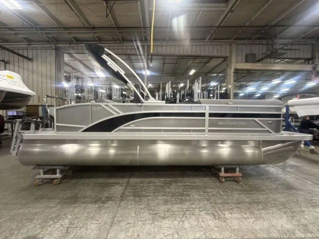 Slide: The Image of Bennington S Swingback 22 SSB Tritoon 2026 - 8