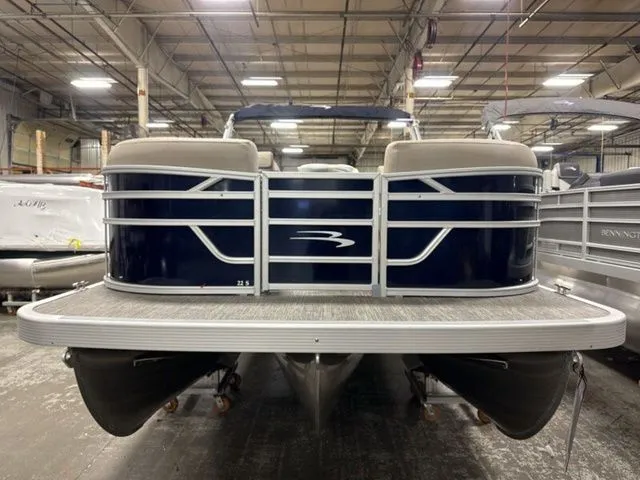 Slide: The Image of Bennington S Swingback 22 SSB Tritoon 2026 - 3