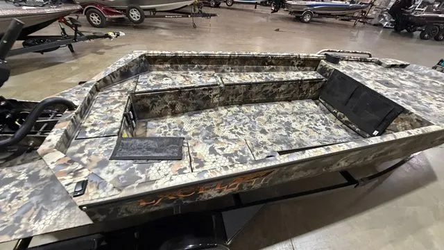 Slide: The Image of Excel 1751 Viper W/ Tohatsu 60 2026 - 6