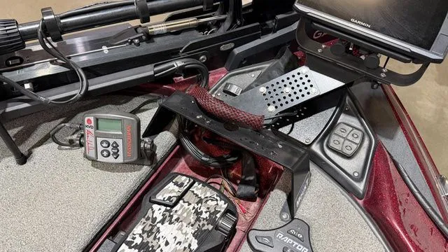 Slide: The Image of Skeeter FX20 W/ Yamaha 250 SHO 2013 - 17