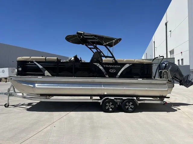 The Image of Veranda VP22RCT Luxury Tri-Toon 2023 - undefined