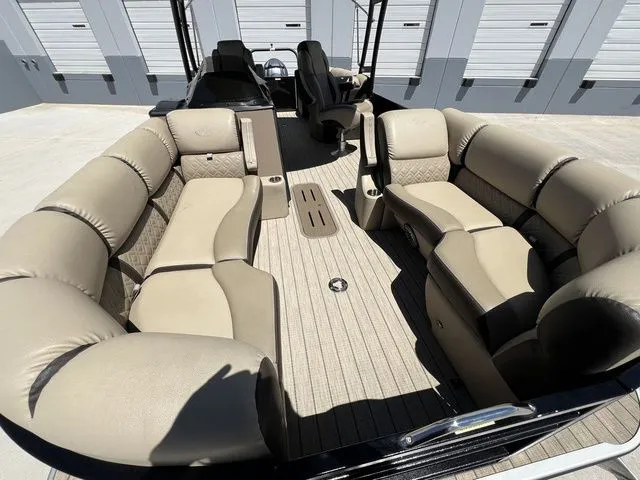 Slide: The Image of Veranda VP22RCT Luxury Tri-Toon 2023 - 11