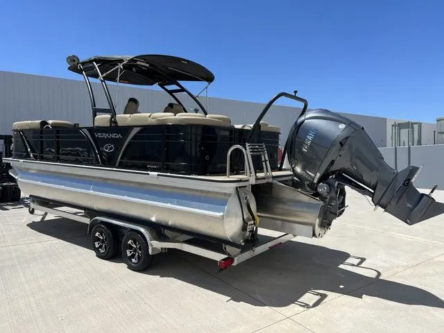 Slide: The Image of Veranda VP22RCT Luxury Tri-Toon 2023 - 6