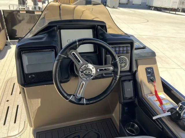 Slide: The Image of Veranda VP22RCT Luxury Tri-Toon 2023 - 8