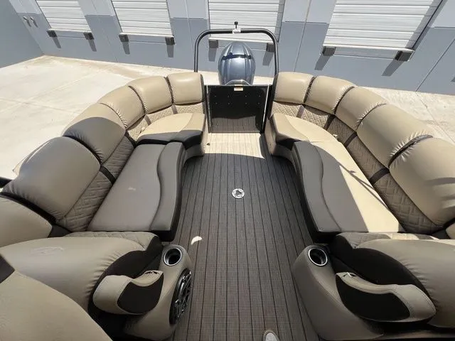 Slide: The Image of Veranda VP22RCT Luxury Tri-Toon 2023 - 9