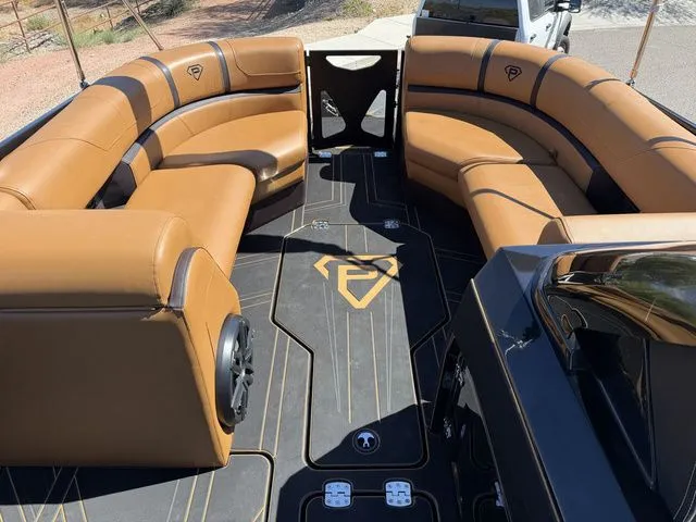 Slide: The Image of Paradigm Boats 266 SURF SL 2025 - 9