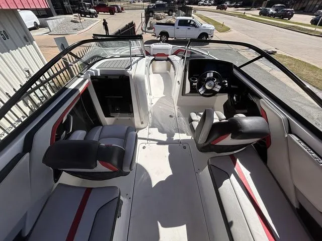 Slide: The Image of Yamaha 242X E-Series 2018 - 14