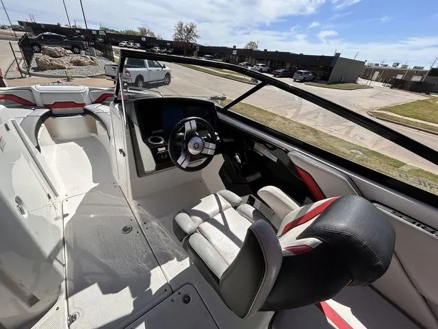 Slide: The Image of Yamaha 242X E-Series 2018 - 17