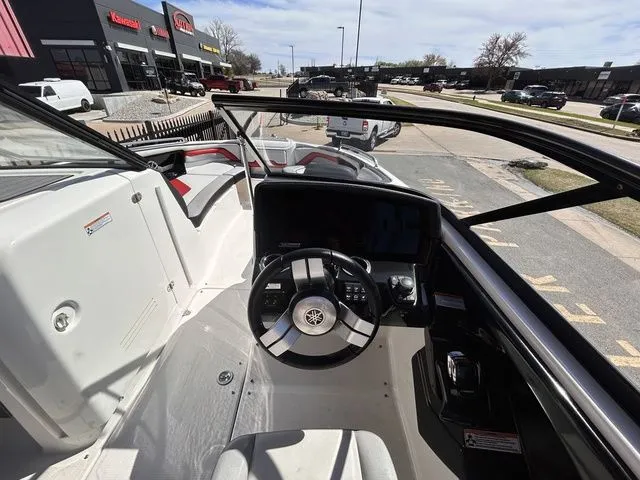 Slide: The Image of Yamaha 242X E-Series 2018 - 18