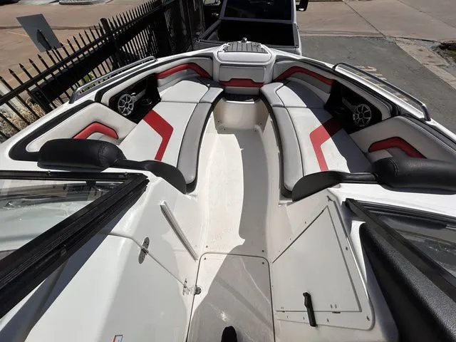 Slide: The Image of Yamaha 242X E-Series 2018 - 19