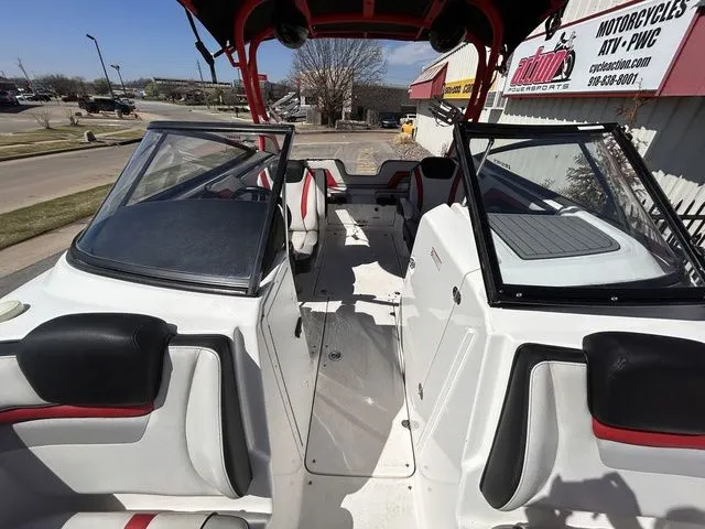 Slide: The Image of Yamaha 242X E-Series 2018 - 20